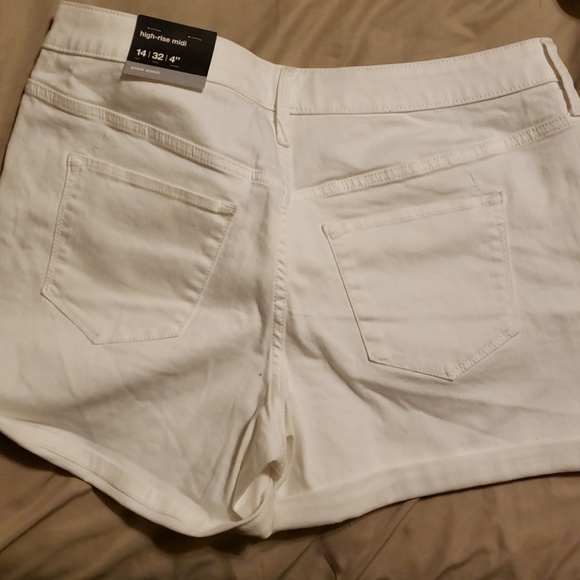 Shorts - Picture 3 of 3